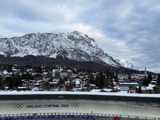 Cortina sliding track